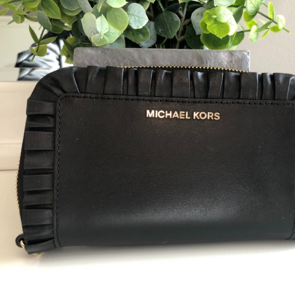 NWT MICHAEL Michael Kors Wristlet Phone Case
